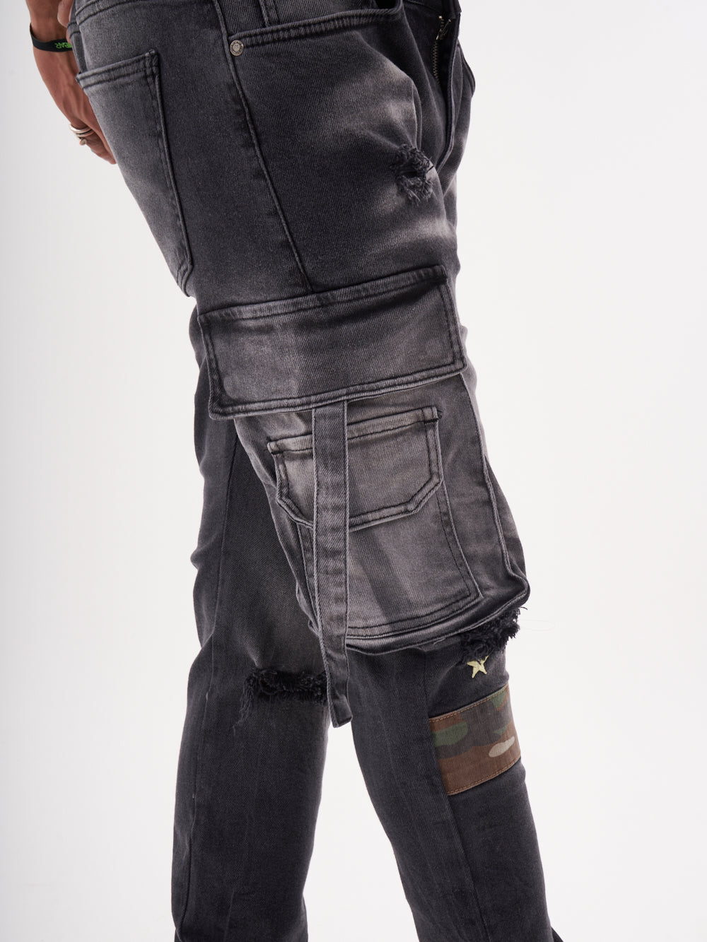 The back of a man wearing a pair of black HIPSTER cargo pants.