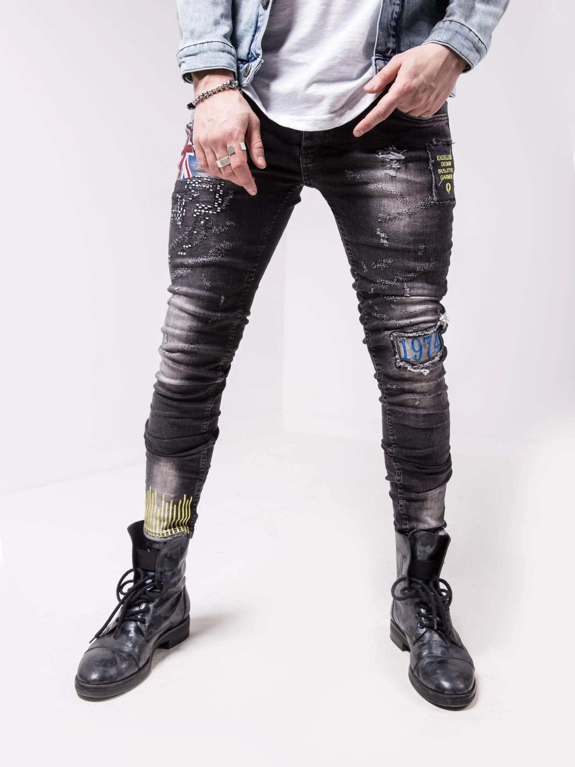 A man wearing BIG BEN Men's Skinny Jeans (Black)