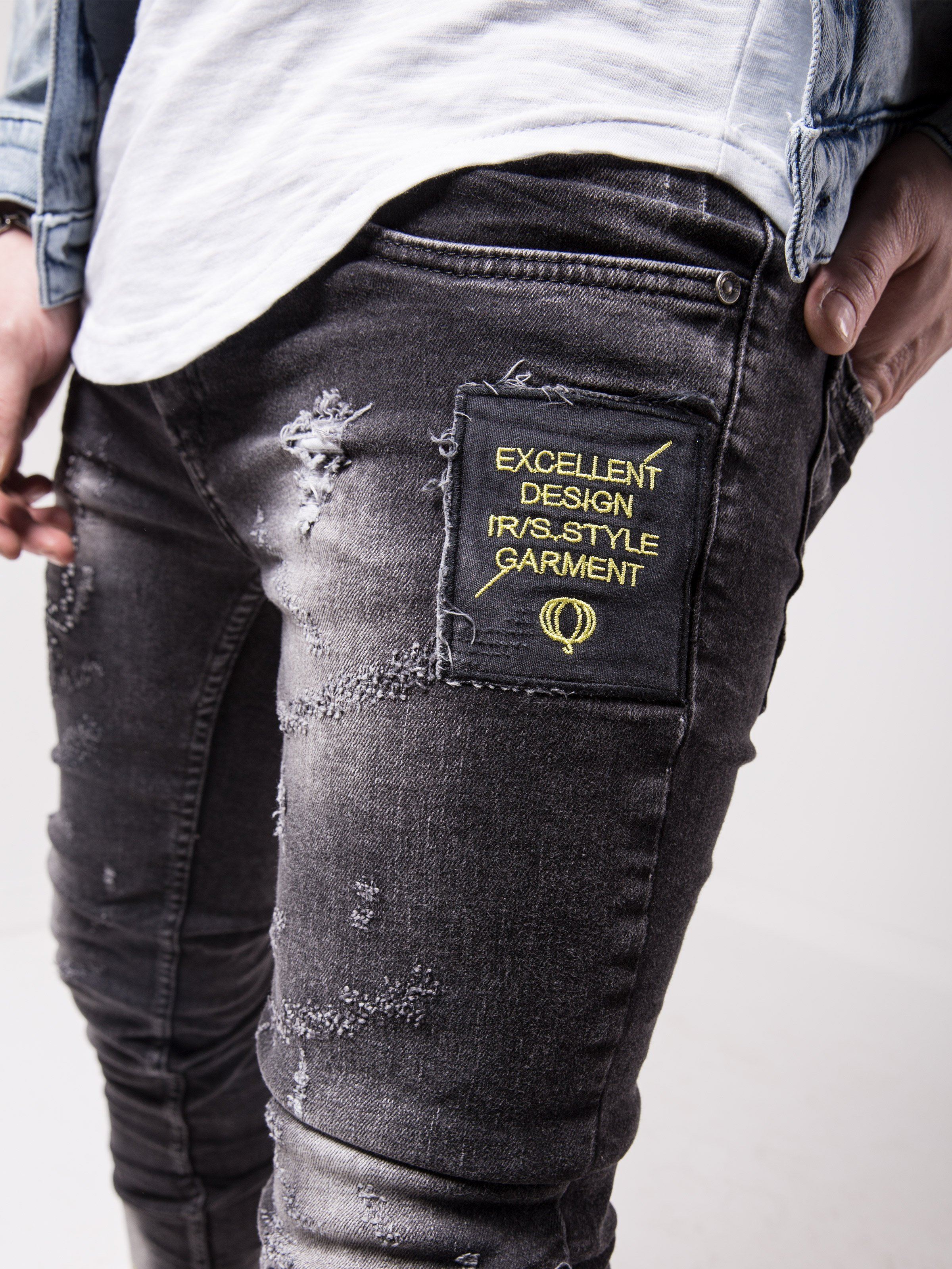 A man wearing BIG BEN Men's Skinny Jeans (Black)