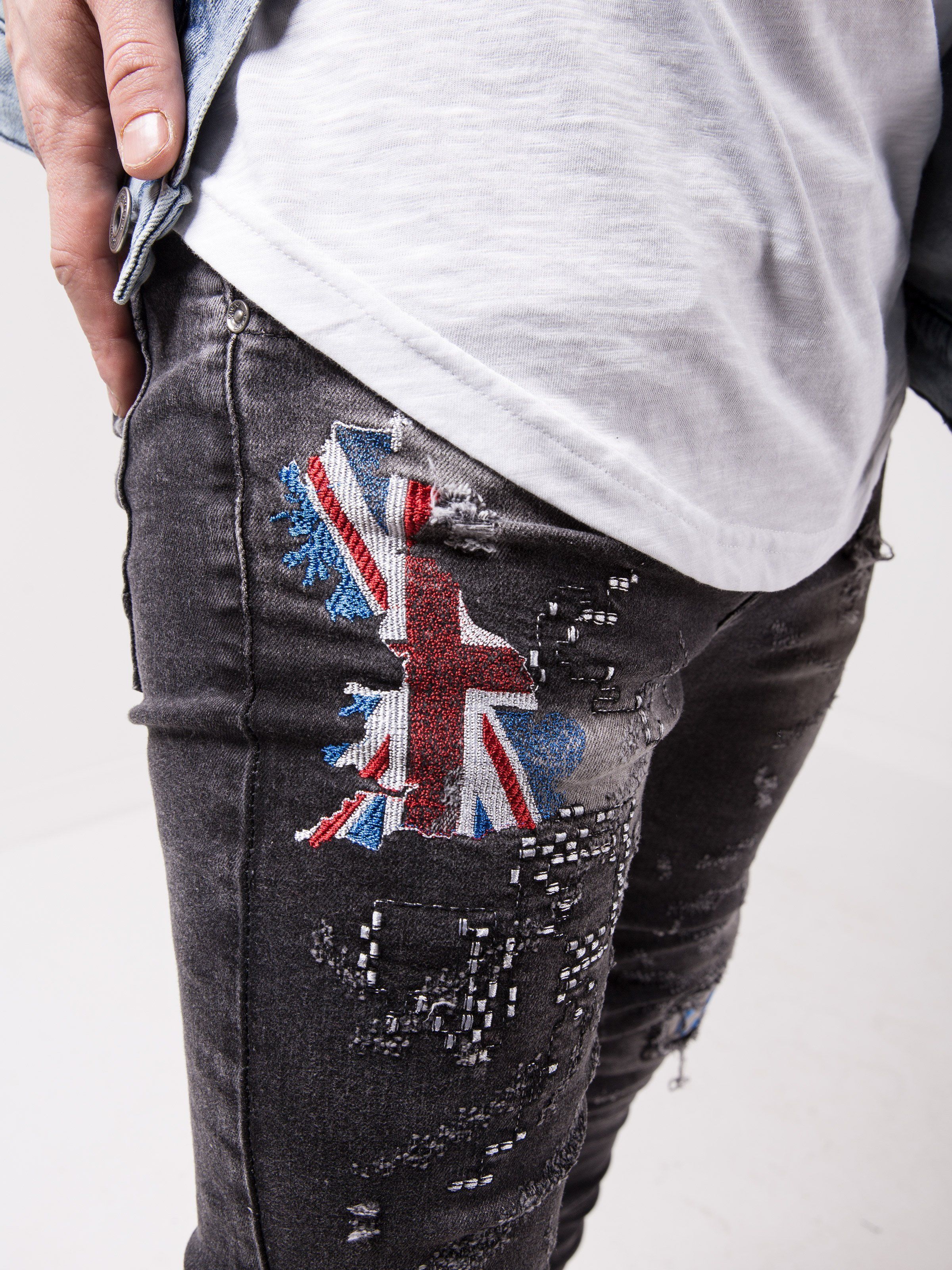 A man wearing BIG BEN Men's Skinny Jeans (Black)