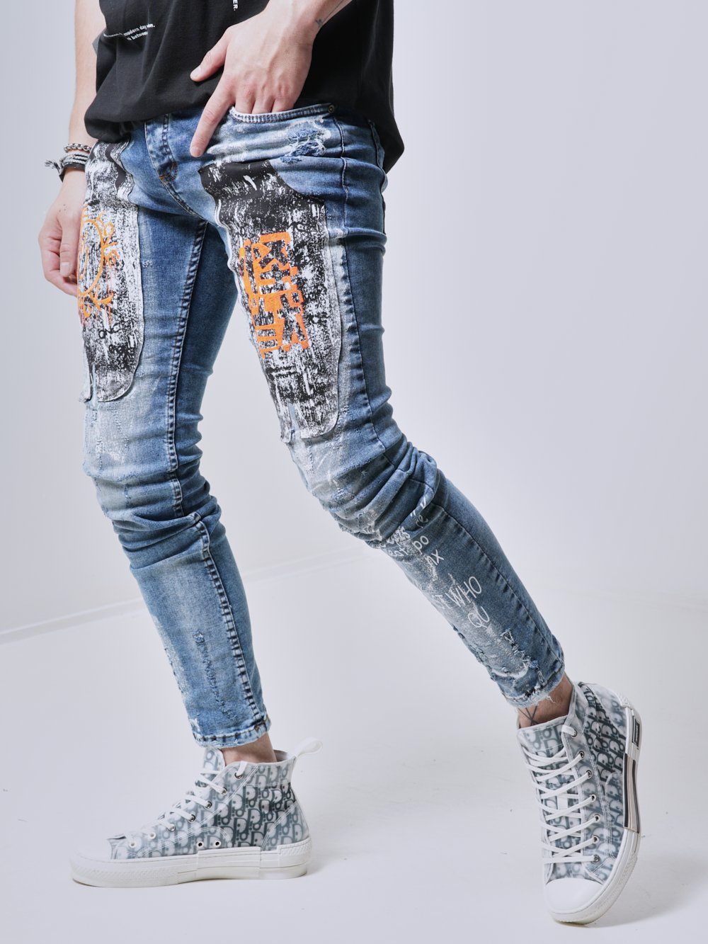 Side shot of a man wearing the skinny fit WANDERLUST Streetwear Jeans by SERNES
