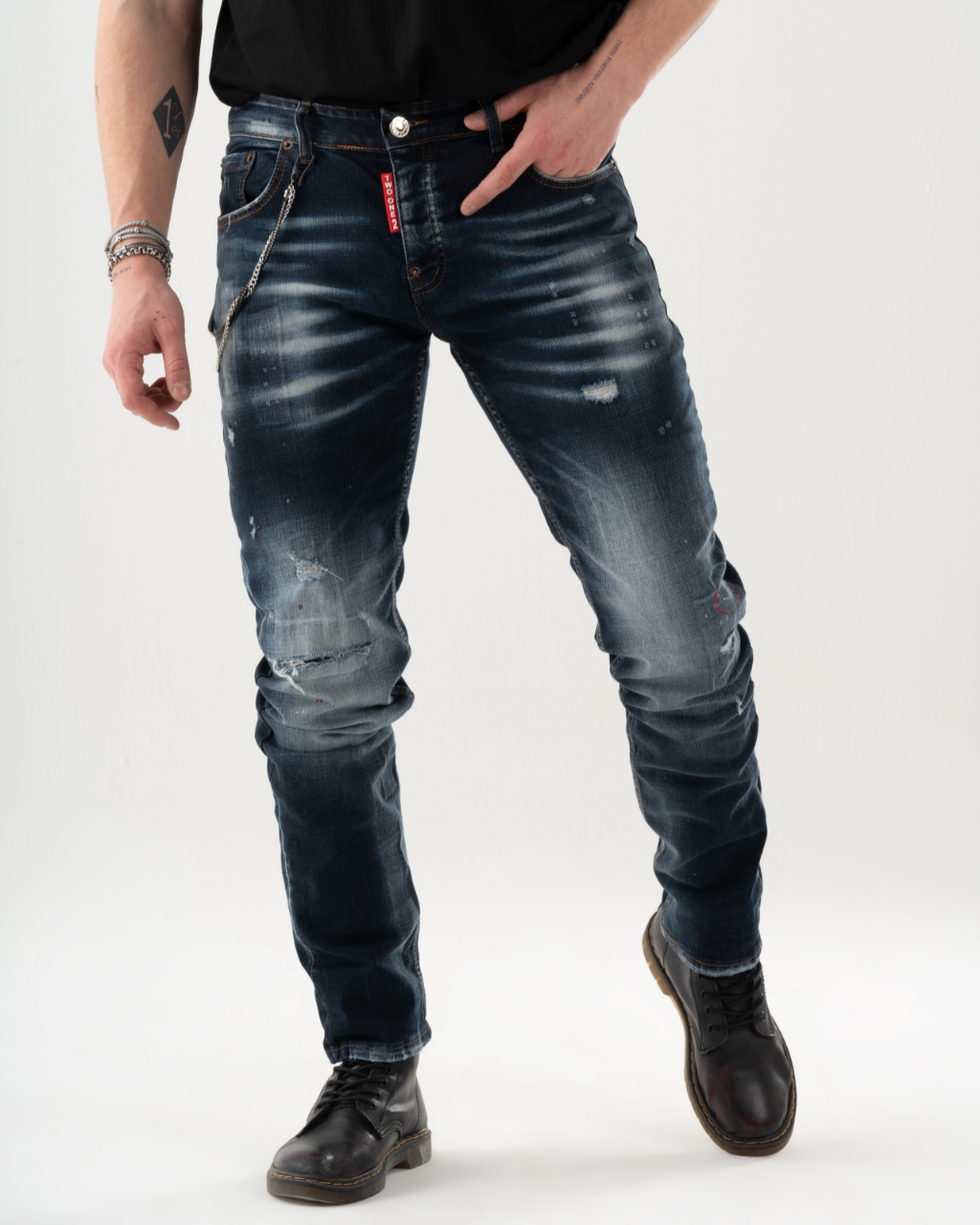 Dsquared2 men's streetwear skinny fit LIGHTNING denim jeans.