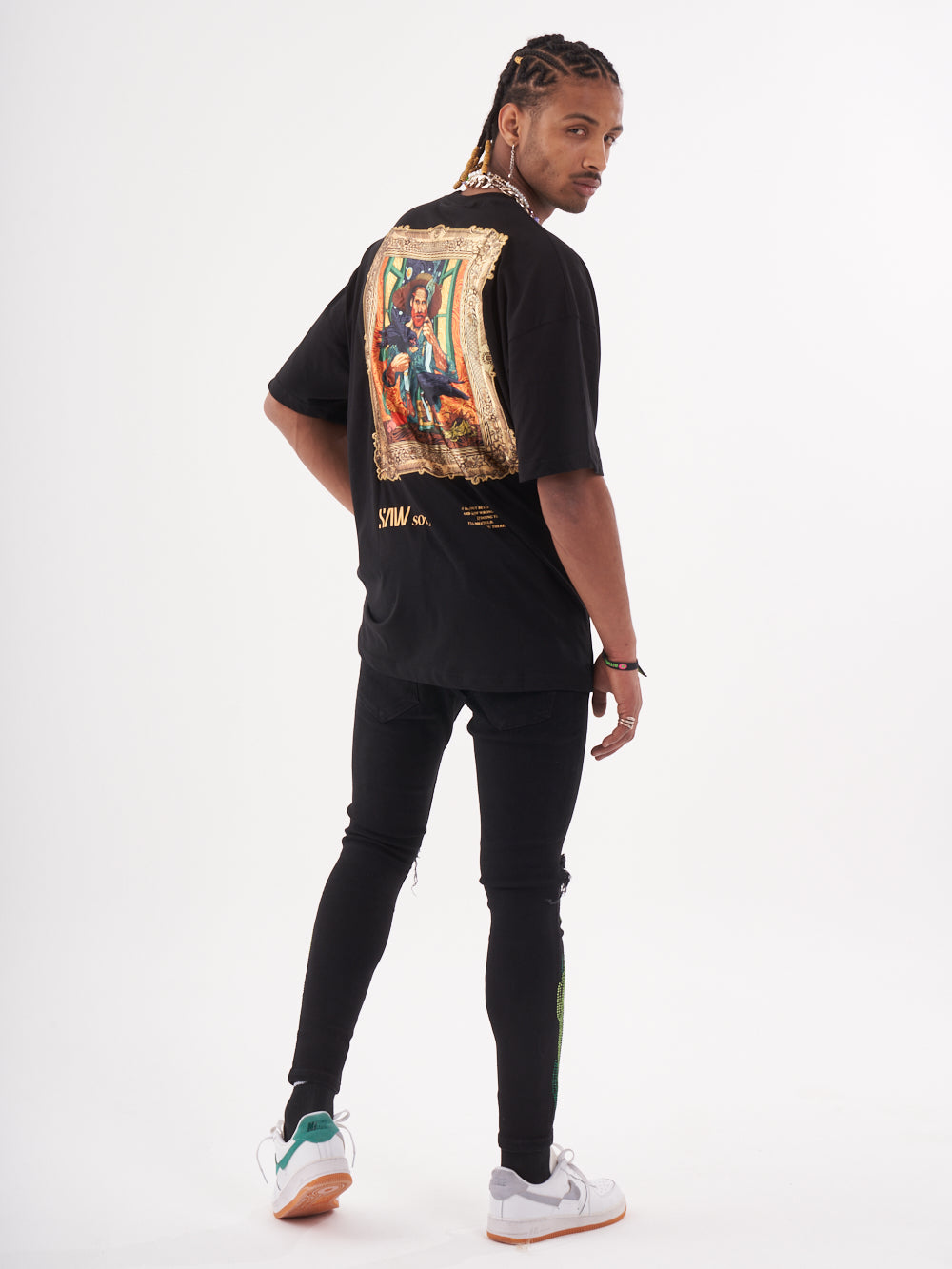 The back of a man wearing a VINCENT T-SHIRT.