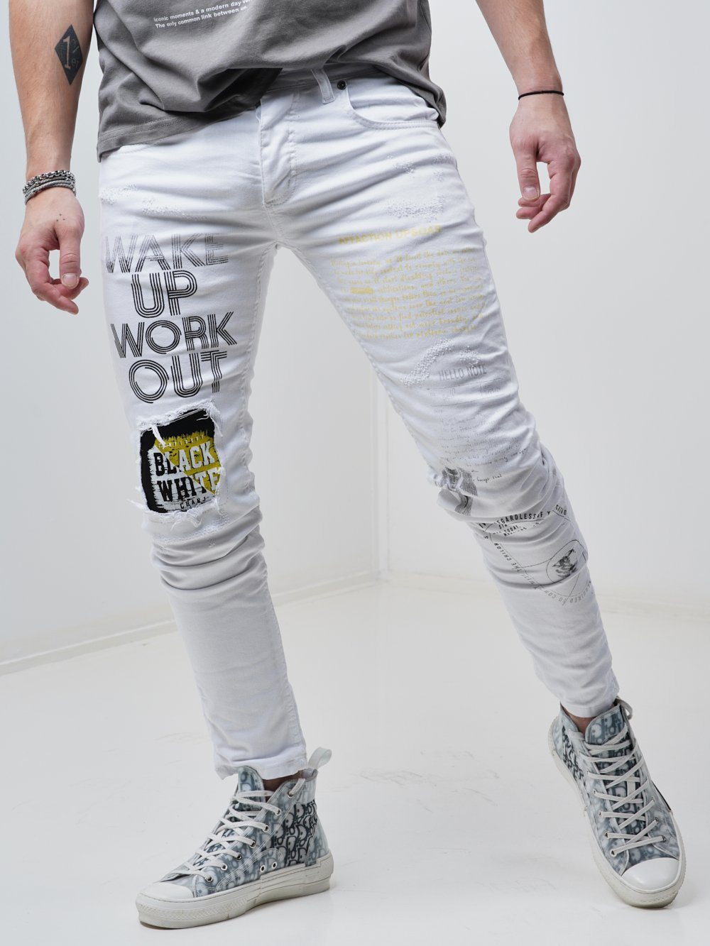 Man sporting the Skinny-fit Ripped Jeans called WINGMAN in white color by SERNES Streetwear
