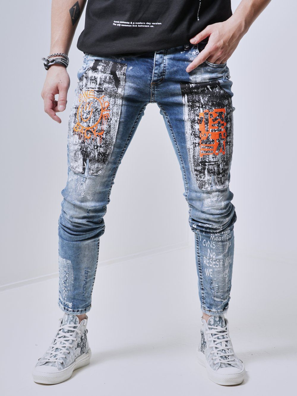 Man wearing the skinny fit WANDERLUST Streetwear Jeans by SERNES