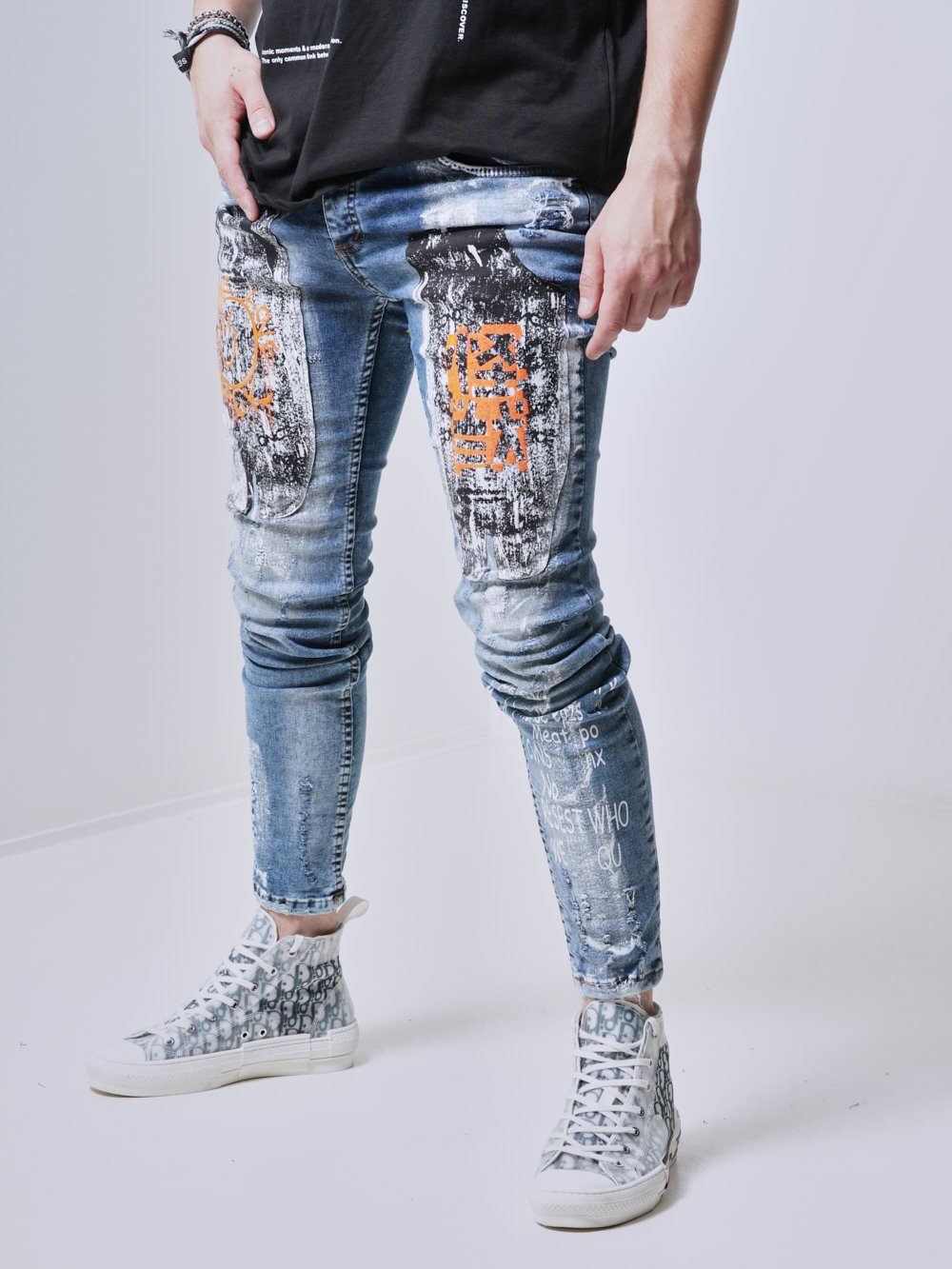 Lower bottom side shot of a man wearing  the skinny fit WANDERLUST Streetwear Jeans by SERNES