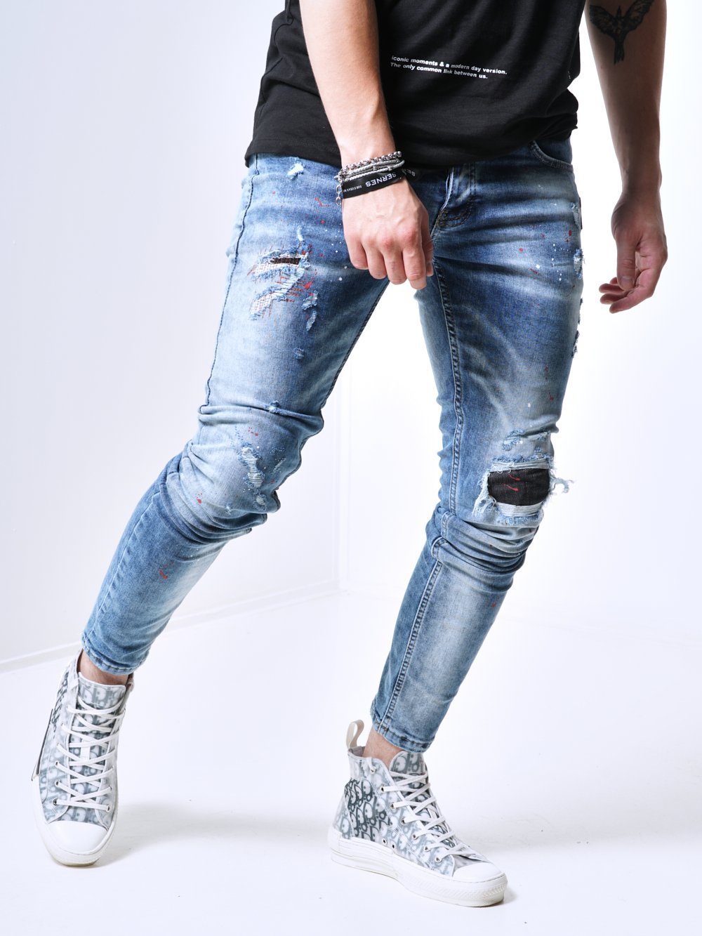 Side shot of a man wearing the skinny fit streetwear jeans called THE SPECIAL ONE by SERNES