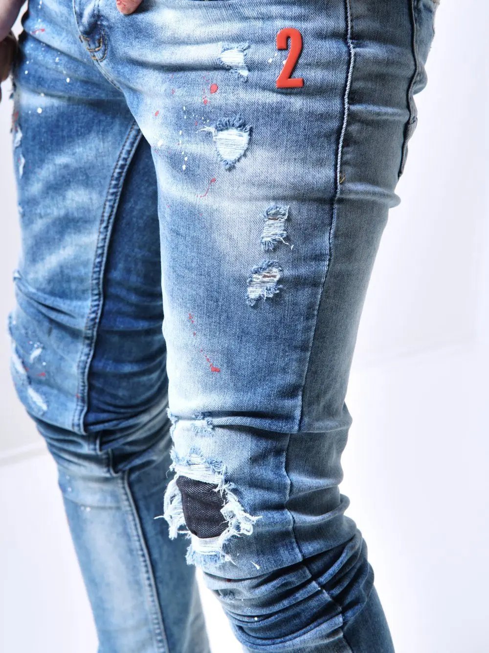 Close up left-thigh shot of the skinny fit streetwear jeans called THE SPECIAL ONE by SERNES