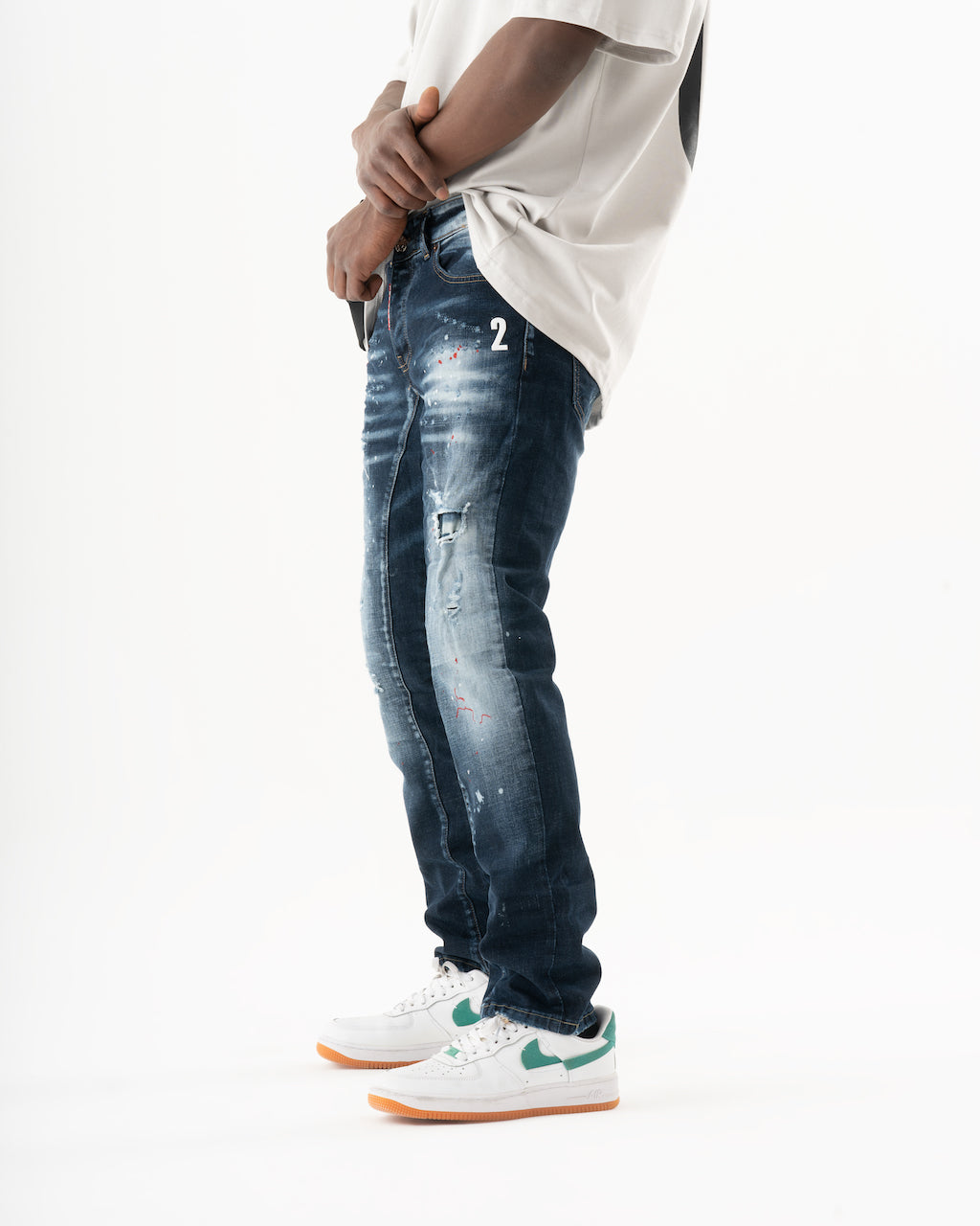 A man wearing a pair of STARLIGHT jeans and a white t - shirt.