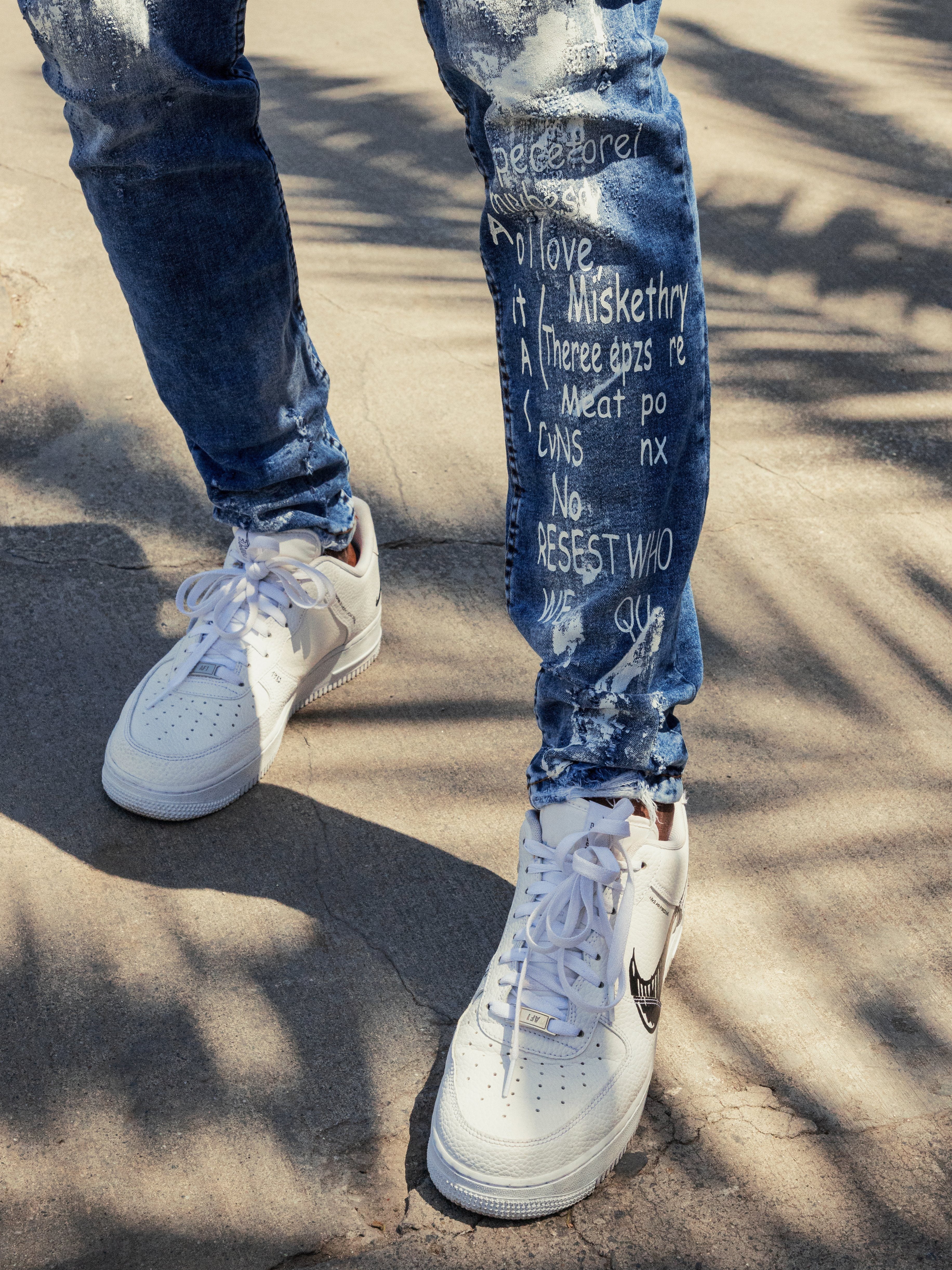 Close up shin-shot of WANDERLUST Jeans SERNES STREETWEAR