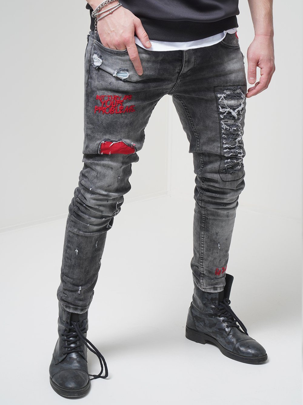 Front shot of a man wearing skinny streetwear jeans called THE OUTLAW Jeans by SERNES