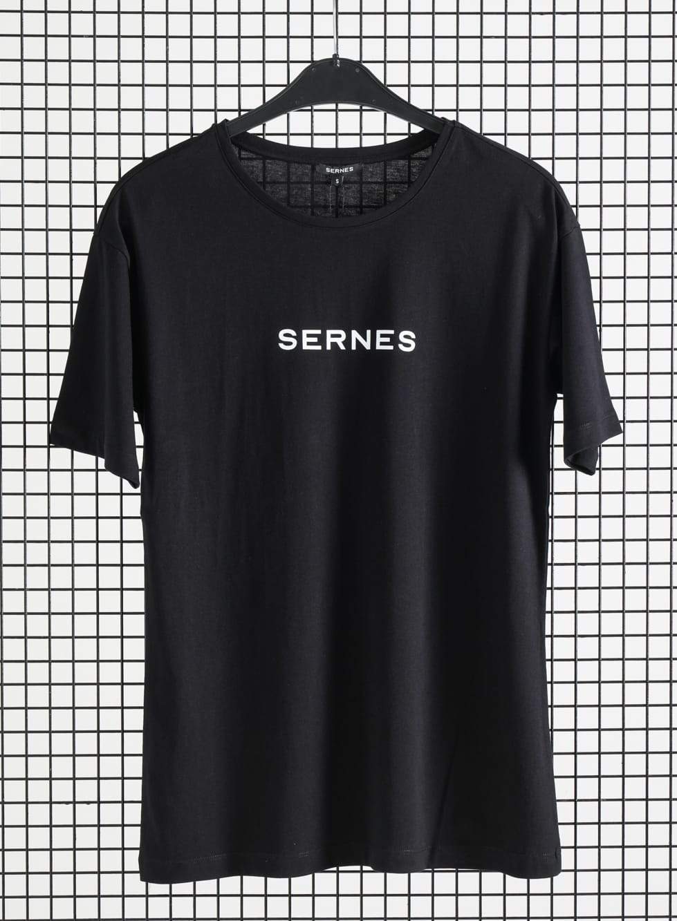 A black THE ORIGINAL T-SHIRT with the word senes on it.